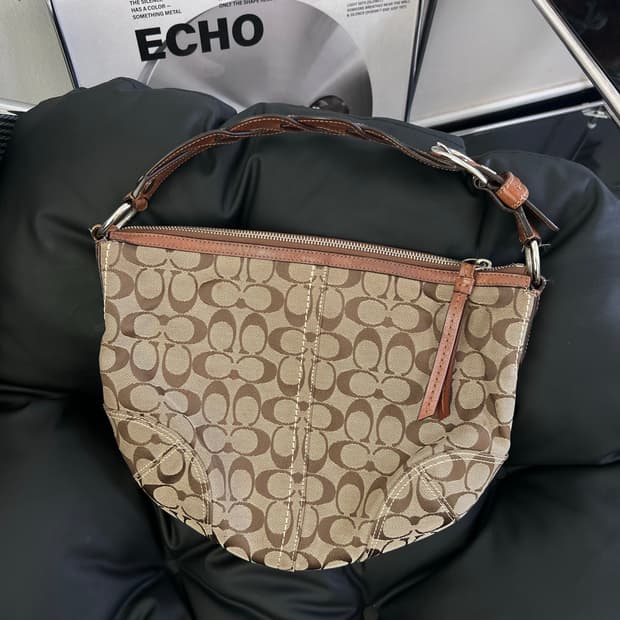 코치 시그니처 숄더백