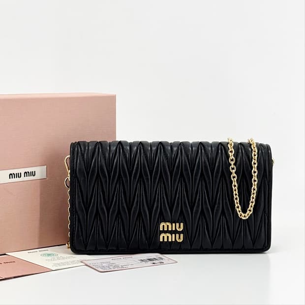 미우미우 마테라쎄 체인 크로스백 블랙 (5ZH178)