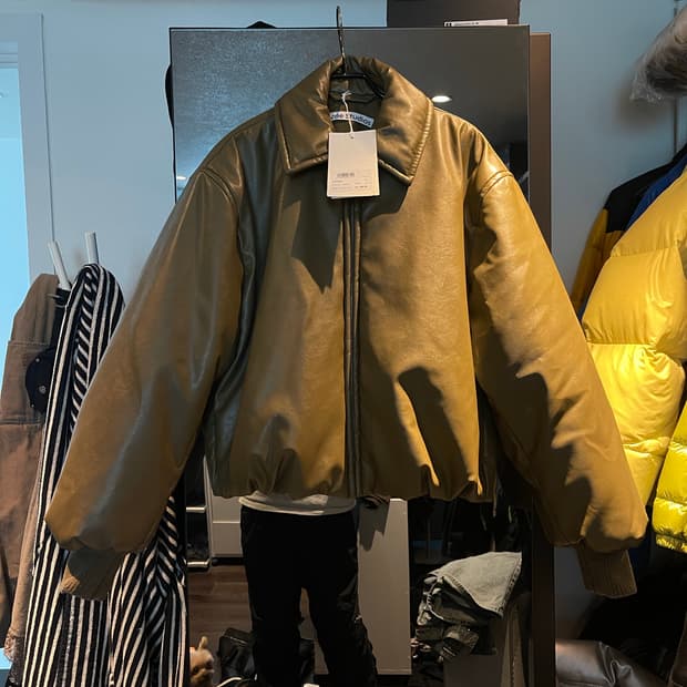 아크네 에코레더패딩