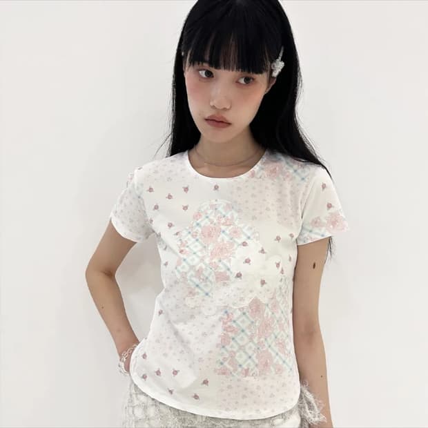 타입서비스 flower applique short sleeve top