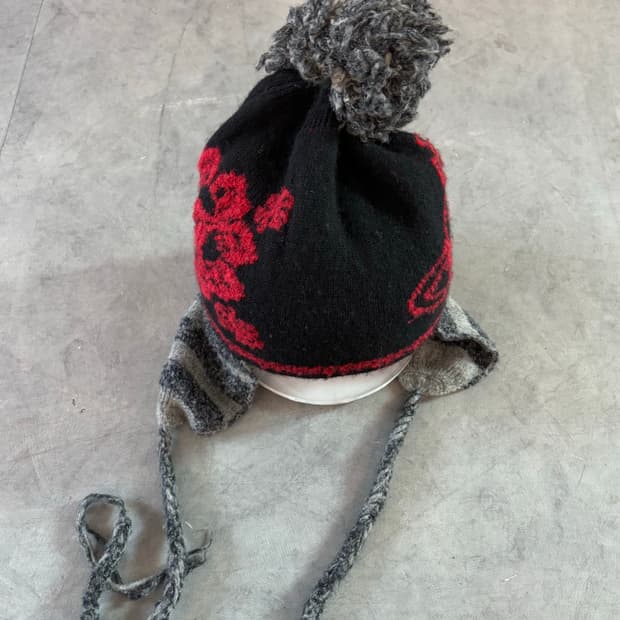 Vivienne Westwood 비비안웨스트우드 니트 이어 플랩 비니