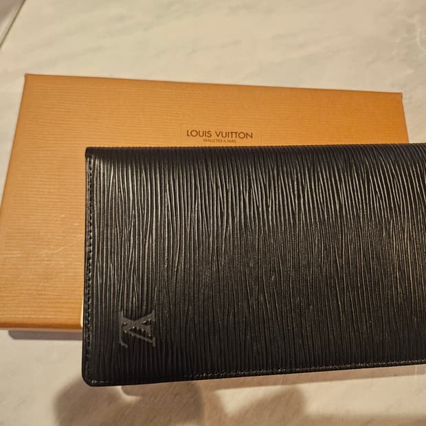 루이비통 에피 장지갑