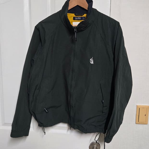 노티카 바람막이