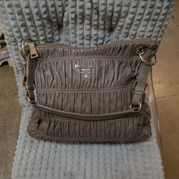프라다 고프레 가죽 숄더백
