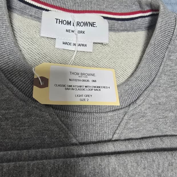 (새상품급/2)톰브라운 라이트 그레이 맨투맨(정품)