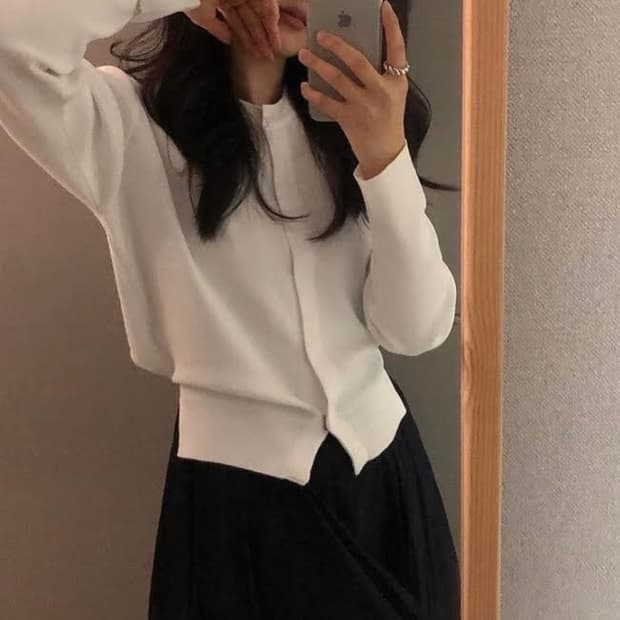 아모멘토 라운디드 숄더 가디건 아이보리