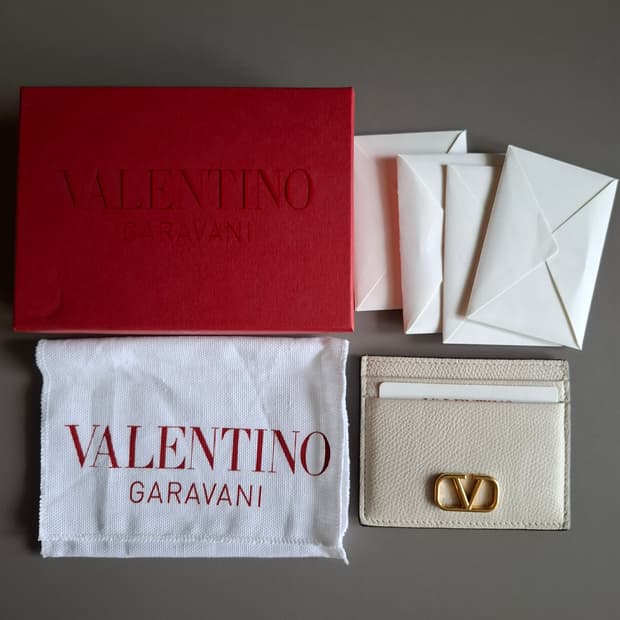발렌티노 V로고 시그니처 카드지갑 아이보리