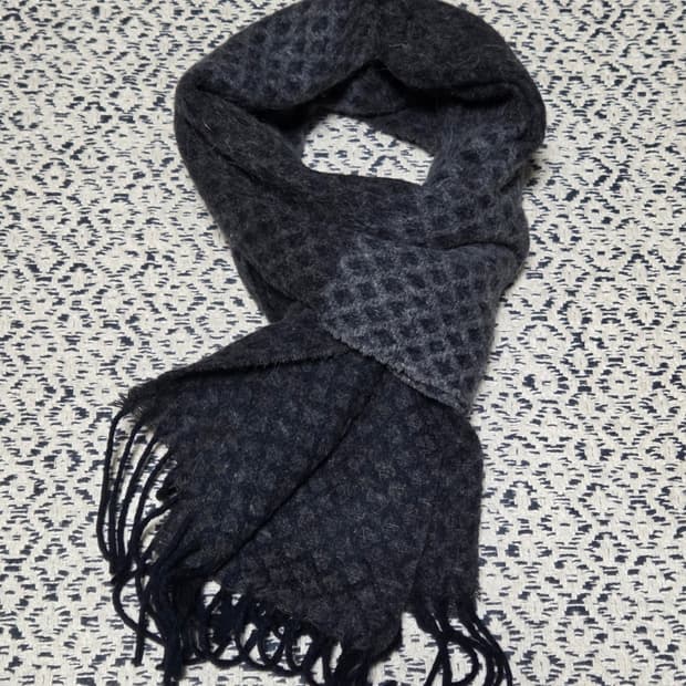 울 혼방 소재 다크 그레이 머플러