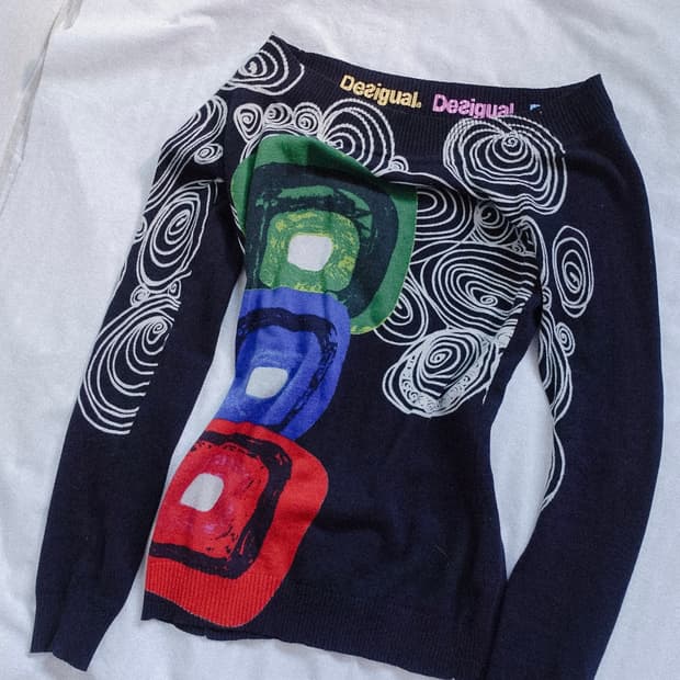 Pattern off-shoulder knit