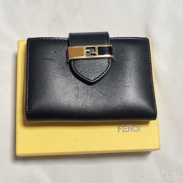 펜디 블랙 가죽 반지갑