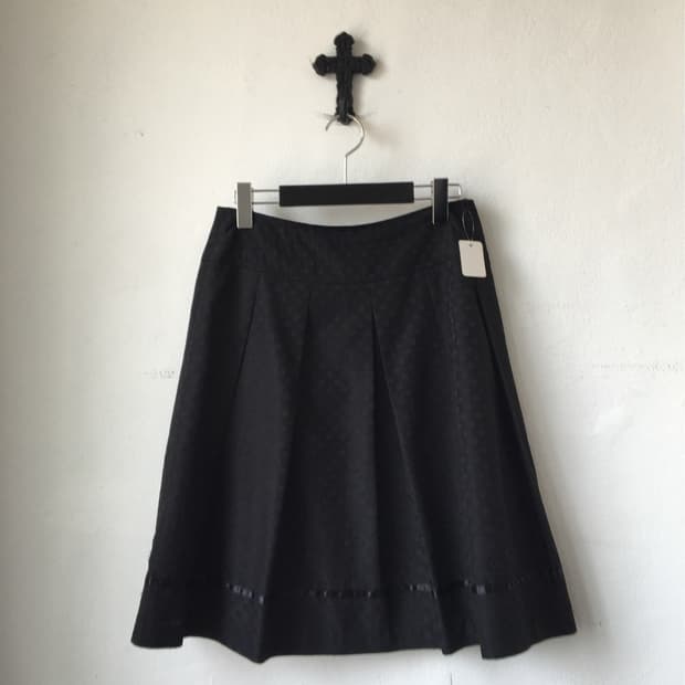 Line point dot pattern pleats midi skirt