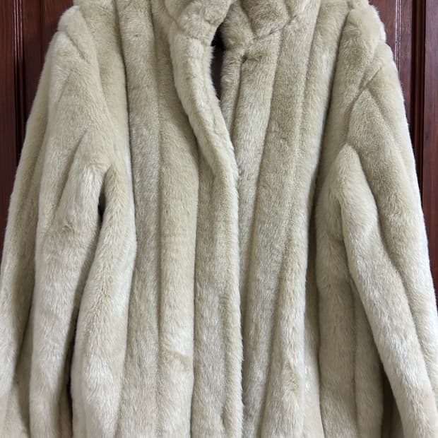 베이지 퍼 자켓