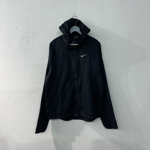 나이키 에센셜 러닝 경량바람막이 M