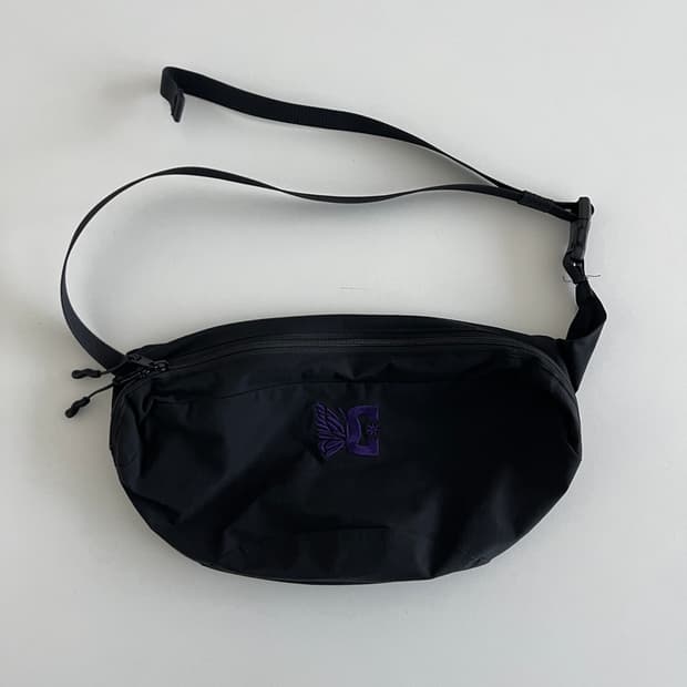 니들스 X DC 힙백