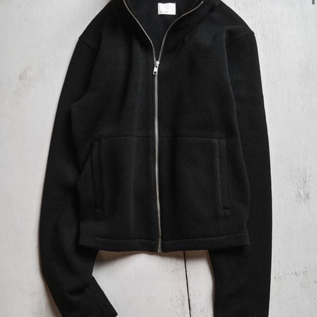 모노프리베 Mono prive Textuerd High Neck Zip