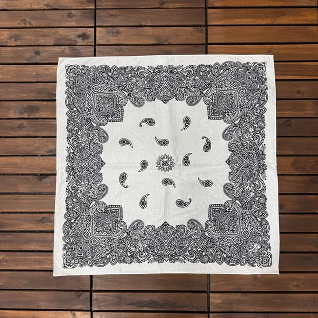 빈티지 페이즐리 반다나 