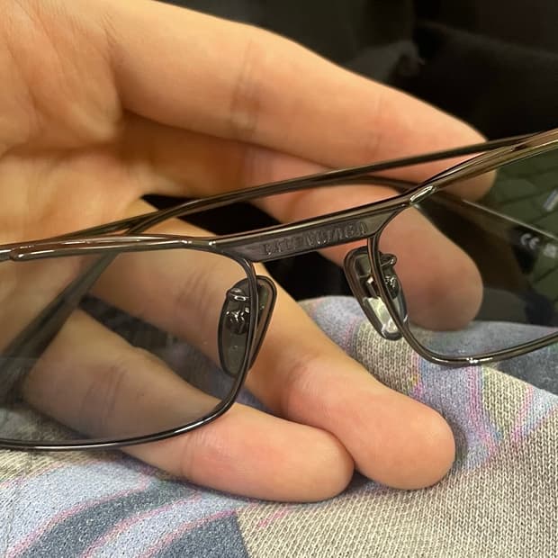 발렌시아가 TAG 3.0 사각 선글라스 라이트 그레이