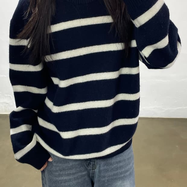 COS 스트라이프 니트 L