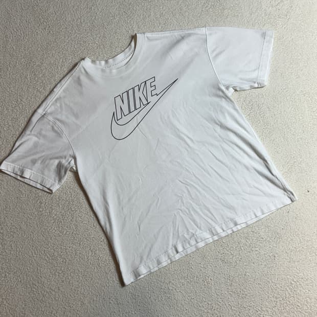 나이키 화이트 반팔 티셔츠