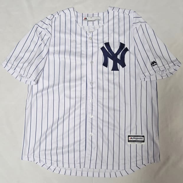 뉴욕 양키스 홈 애런 저지 유니폼 팝니다