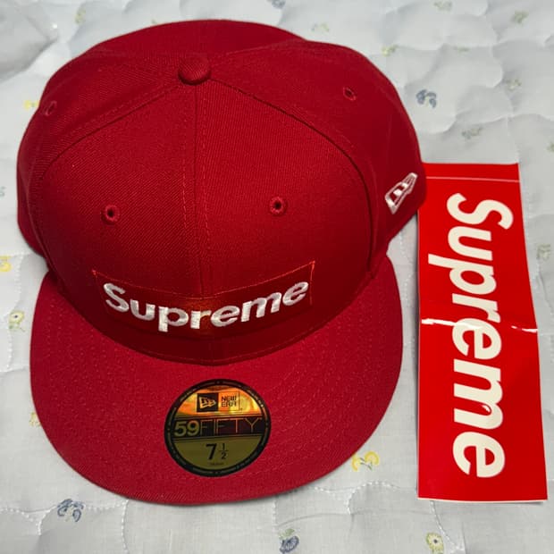 Supreme x New Era Rings Box Logo 캡