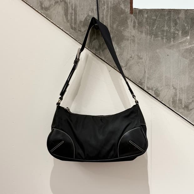 프라다 블랙 포코노 테수토 나일론 숄더백