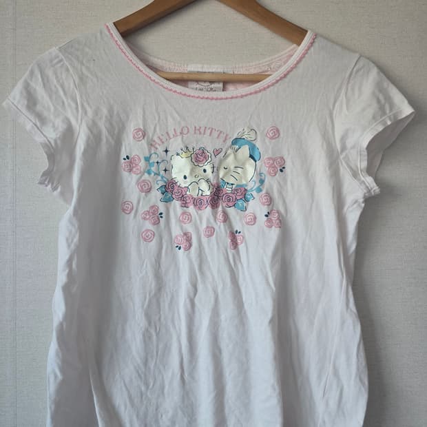 sanrio 산리오 헬로키티 다니엘 반팔 티셔츠