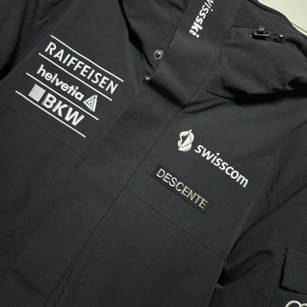 데상트 스위스 스키팀 레플리카 미드 다운 패딩자켓(105사이즈)