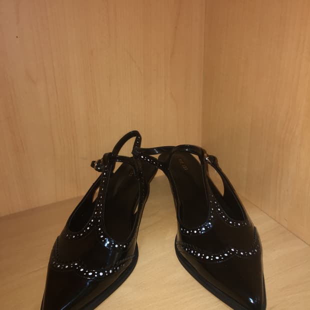 에프터먼데이 punching low stiletto sandal