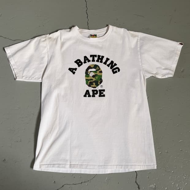 베이프(BAPE) 싱글 스티치 ABC 카모 화이트 티셔츠