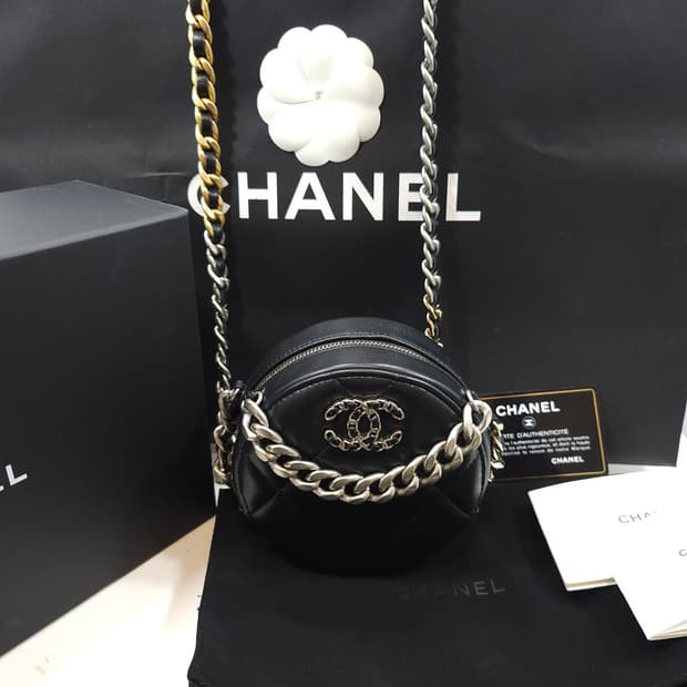 [새상품급] 샤넬 블랙 램스킨 19 탬버린 체인 크로스백 은장