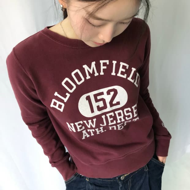 Champion x Earth 버건디 맨투맨