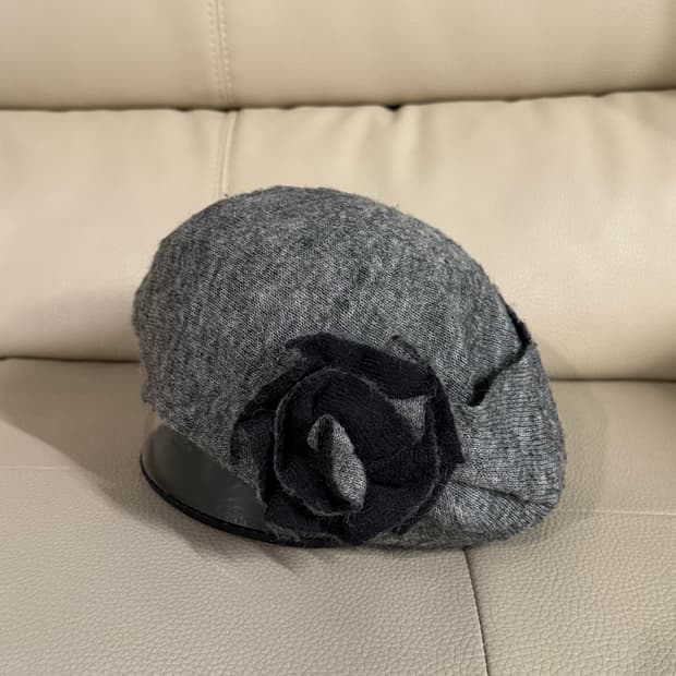 corsage point knit beret