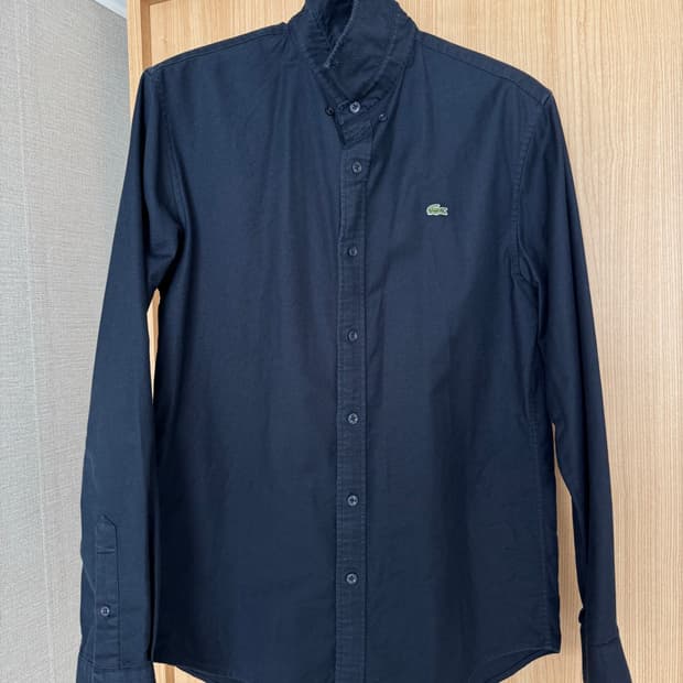 라코스테 짙은 네이비 셔츠 판매합니다.