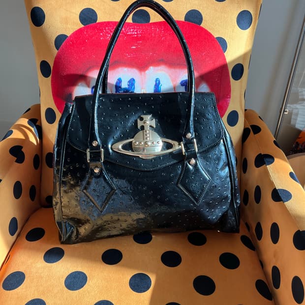 비비안Vivienne Westwood 