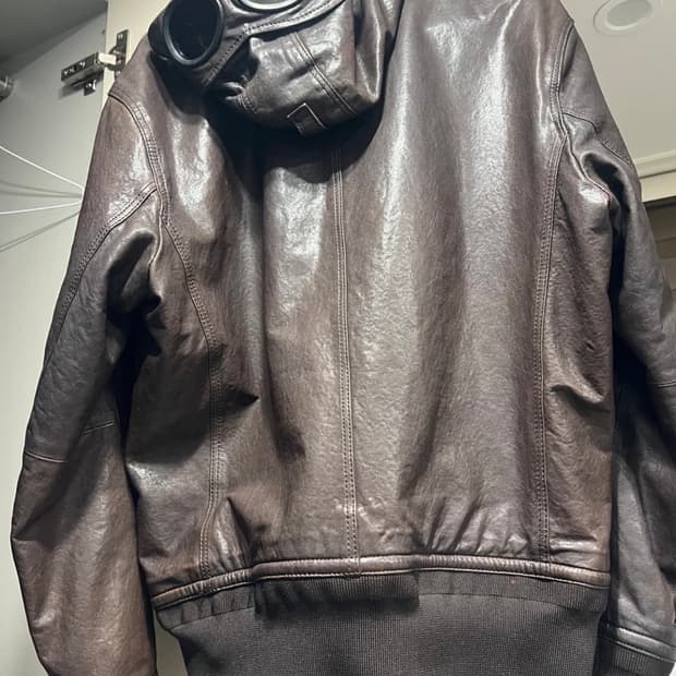 CP 컴퍼니 가죽 자켓 (정가200)