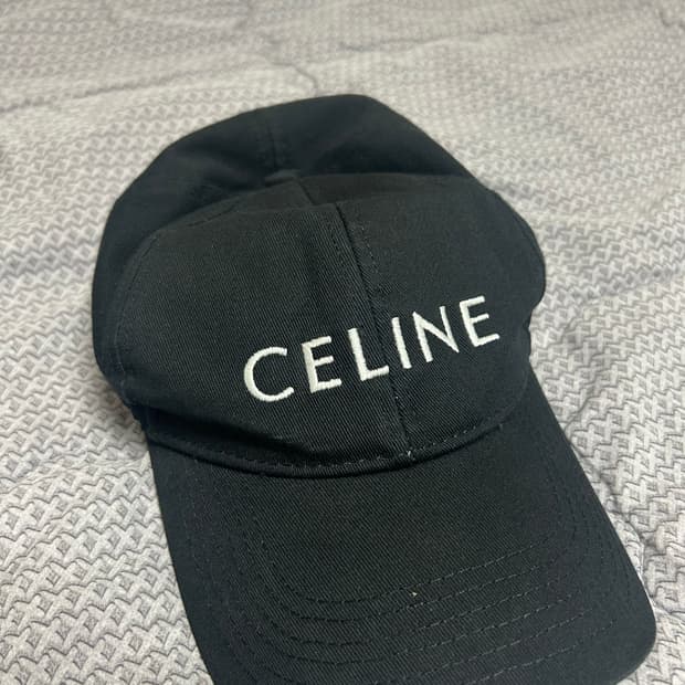 셀린느 볼캡 진품인가요