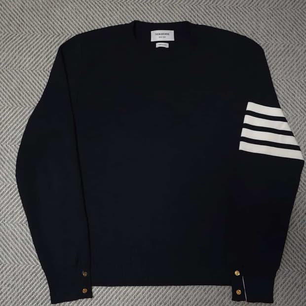 톰브라운 밀라노 스티치 니트 네이비 거의 새상품