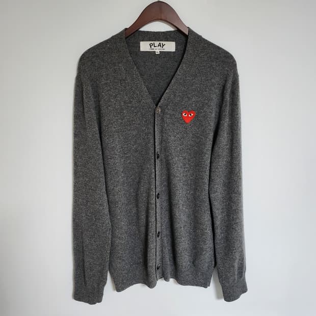 [XL] 꼼데가르송 차콜 레드와펜 남성 가디건 AZ-B008