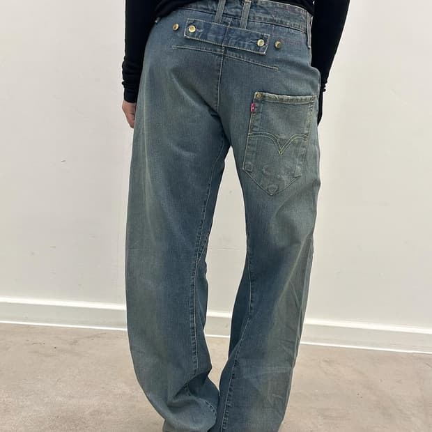 유럽판 리바이스 엔지니어드 진 신치백