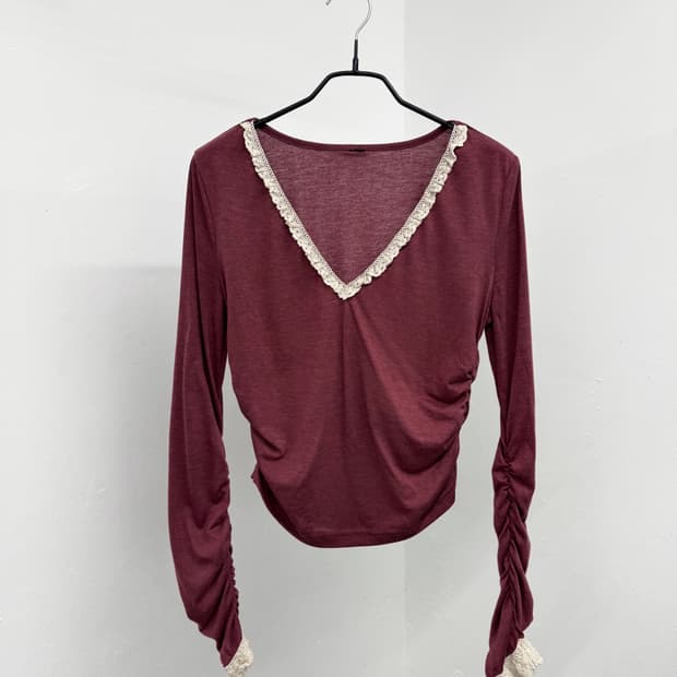 레이스 셔링 브이넥 슬리브