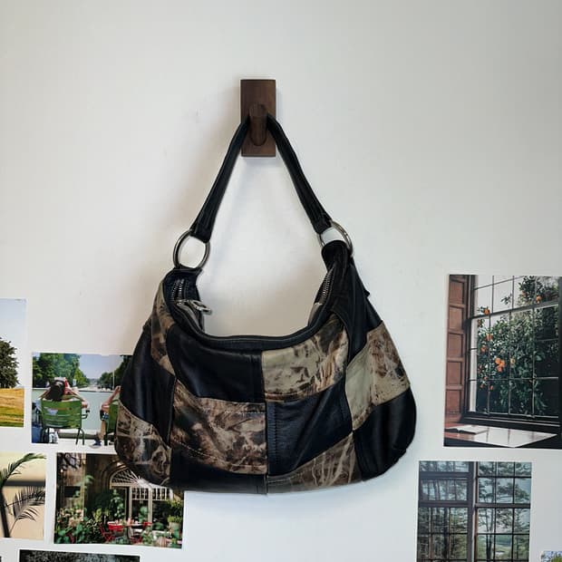 Black tie dye patch 숄더백