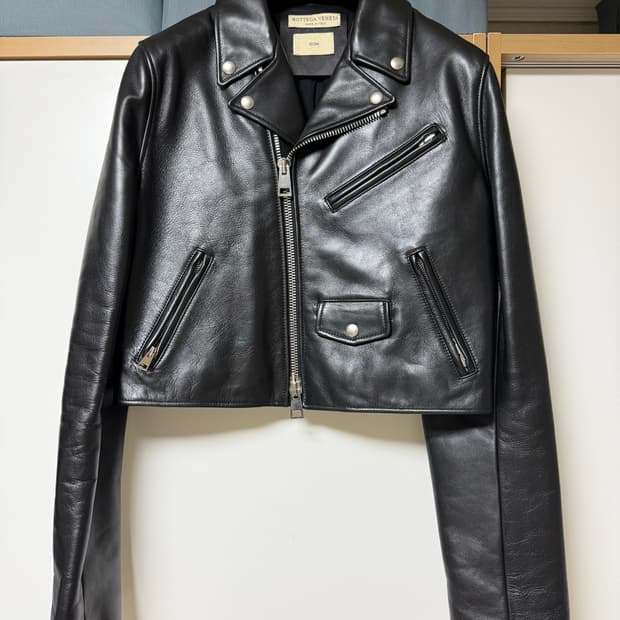 보테가 베네타 크롭 가죽 자켓 it42