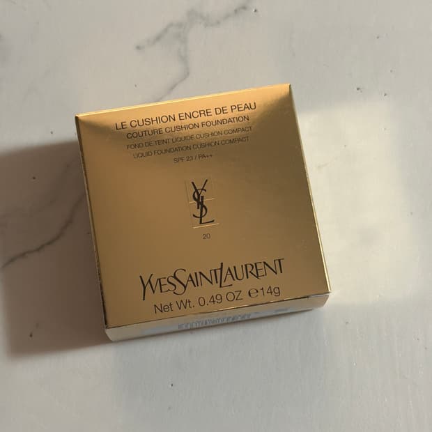 생로랑 엉크르 드 뽀 쿠션 20호 ( 새상품 )