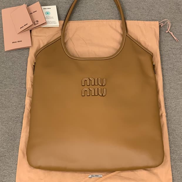 미우미우 레더 아이비백 꼬냑 레귤러