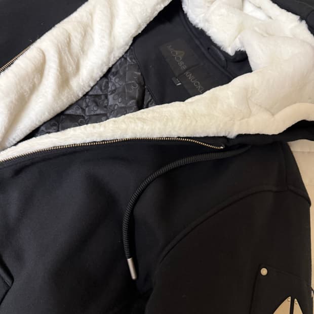 무스너클 버니스웨터 m