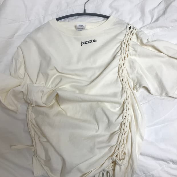 지초이 꼬임 티셔츠