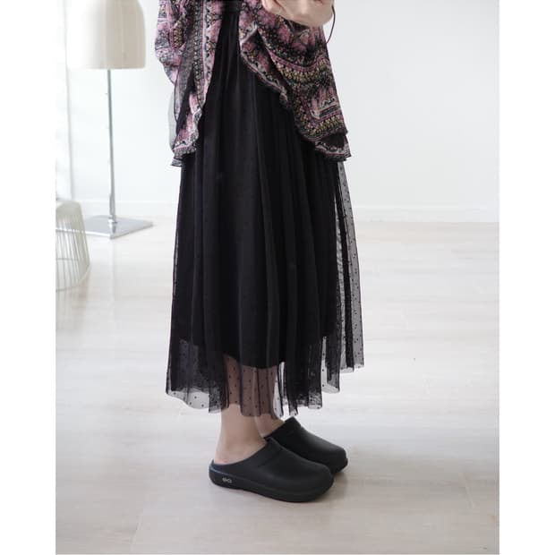 Deep black dot mesh banding skirt