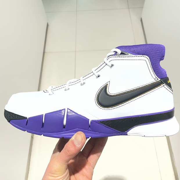 나이키 코비 1 프로트로 81 포인트 게임 화이트 블랙 295