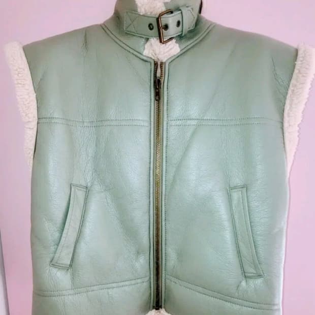 민트 색상오버핏 무스탕 베스트